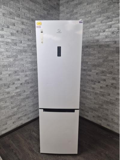 Холодильник Indesit DF 5200 W 